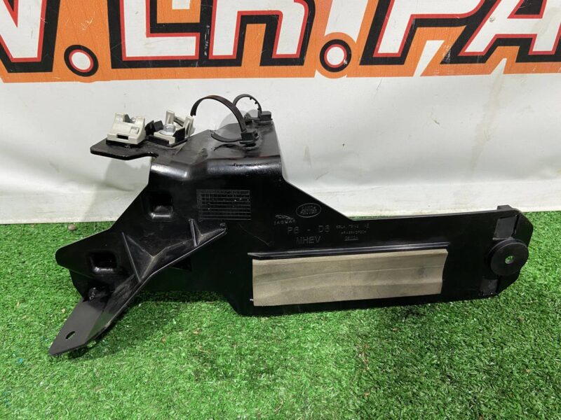 LR144618 Oil cooler bracket Range Rover Sport L494 Used cost 10 € in stock 1 pcs.