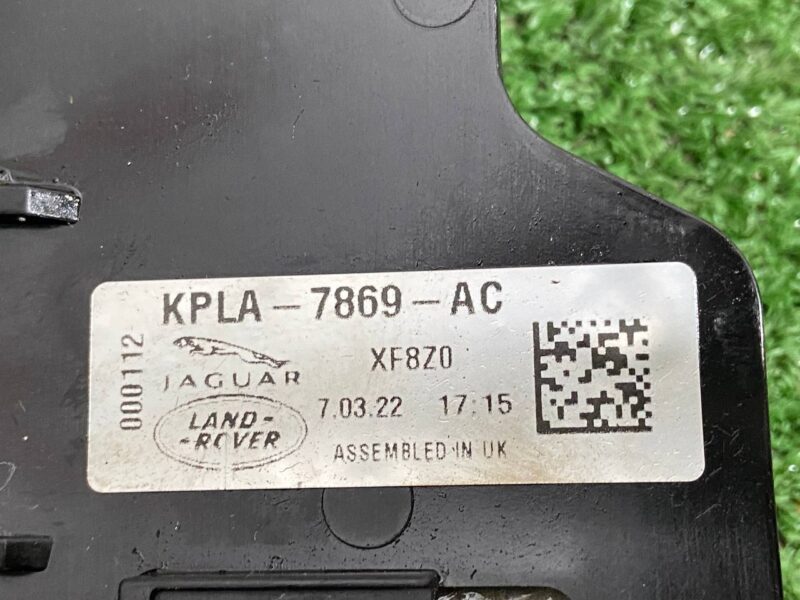 LR144618 Oil cooler bracket Range Rover Sport L494 Used cost 10 € in stock 1 pcs.