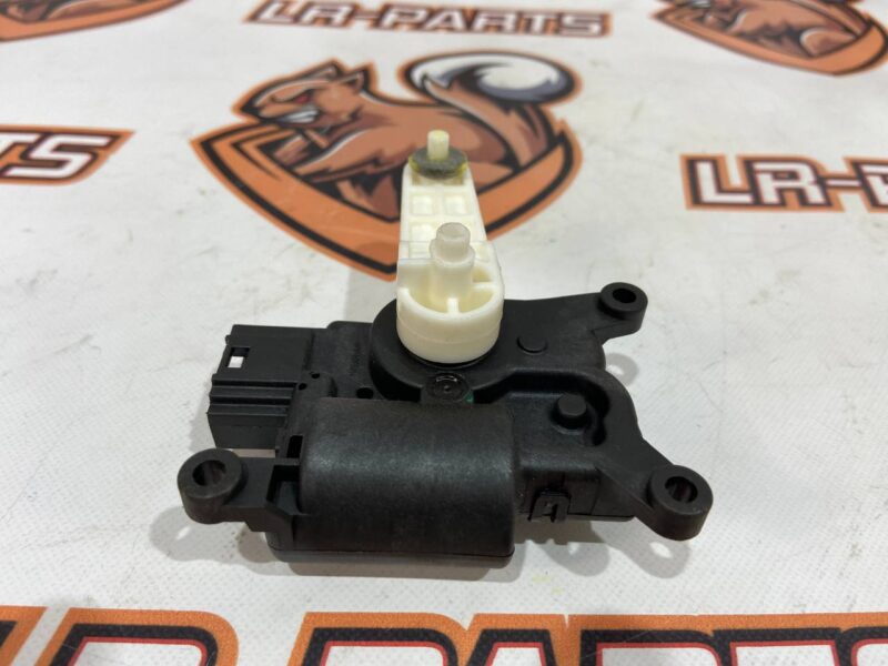 LR146124 Stepper motor Range Rover Velar L560 (2018-) Used cost 50 € in stock 3 pcs.