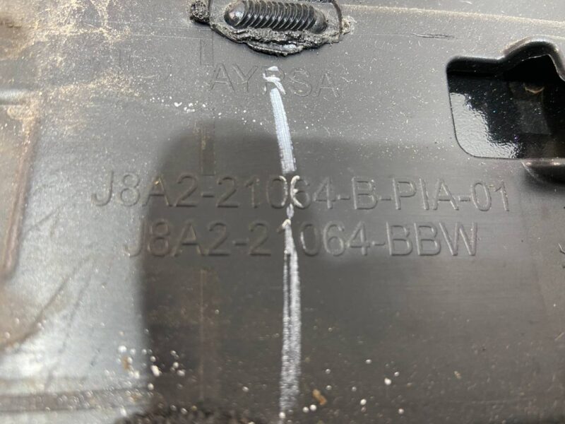 LR146631 Front right door molding Range Rover Velar L560 (2018-) USED cost 90 € in stock 3 pcs.