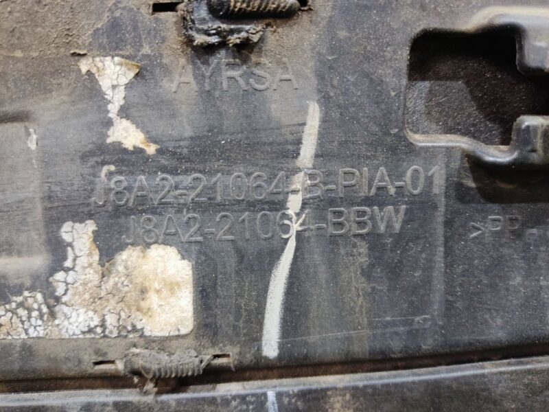 LR146631 Front right door molding Range Rover Velar L560 (2018-) USED cost 90 € in stock 3 pcs.