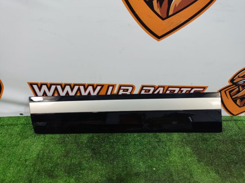 LR146633 Front left door molding Range Rover Velar L560 (2018-) USED cost 90 € in stock 6 pcs.