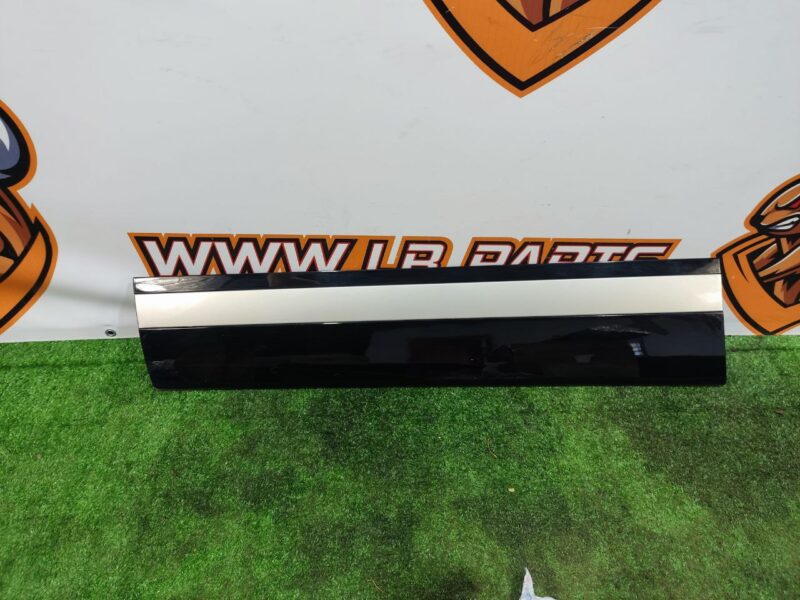 LR146633 Front left door molding Range Rover Velar L560 (2018-) USED cost 90 € in stock 6 pcs.