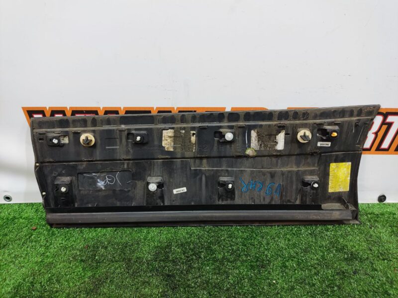 LR146635 Rear right door molding Range Rover Velar L560 (2018-) USED cost 90 € in stock 4 pcs.