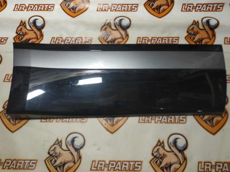 LR146635 Rear right door molding Range Rover Velar L560 (2018-) USED cost 90 € in stock 4 pcs.