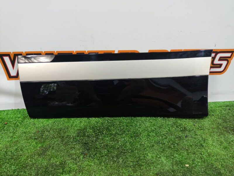 LR146637 Molding of the door of the rear left Range Rover Velar L560 (2018-) used cost 60 € in stock 3 pcs.