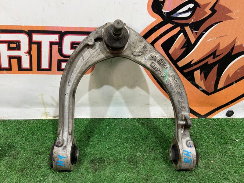 LR148192 Front Upper Right Control Arm Range Rover L405 (2013-2021) Used cost 100 € in stock 7 pcs.