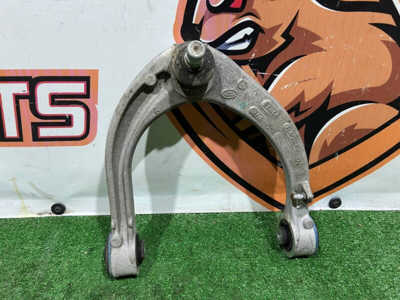 LR148192 Front Upper Right Control Arm Range Rover L405 (2013-2021) Used cost 100 € in stock 7 pcs.