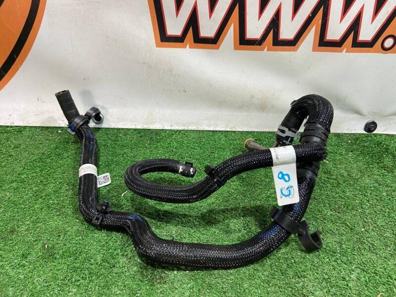 LR150613 Cylinder head connecting pipe Range Rover Sport L494 (2014-2022) used cost 45 € in stock 1 pcs.