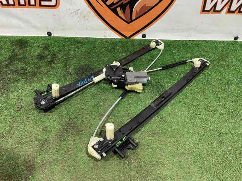 LR153961 Rear right electric window lift Range Rover L405 (2013-2021) Used cost 110 € in stock 1 pcs.
