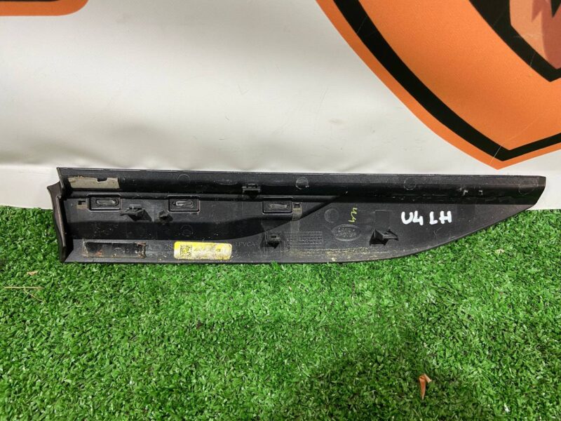 LR153974 Left wing molding Range Rover Velar L560 (2018-) Used cost 100 € in stock 2 pcs.