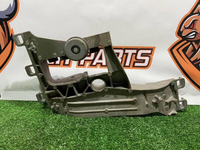 LR153994 Gearbox bracket 2.0IE/D RANGE ROVER VELAR (L560) Used cost 50 € in stock 5 pcs.