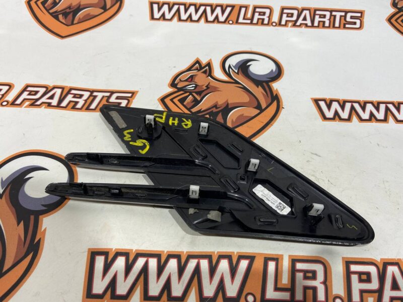 LR154376 Right wing molding 2018- Gloss Black Range Rover Sport L494 (2014-2022) Used cost 60 € in stock 3 pcs.