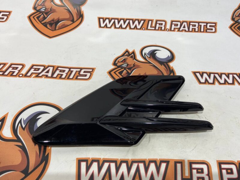 LR154376 Right wing molding 2018- Gloss Black Range Rover Sport L494 (2014-2022) Used cost 60 € in stock 3 pcs.