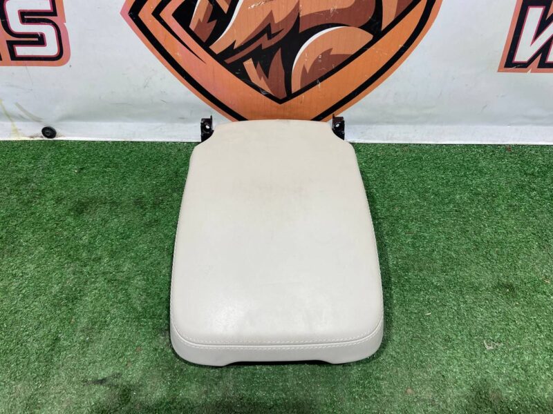 LR160015 Armrest Range Rover L405 (2013-2021) Used cost 150 € in stock 1 pcs.