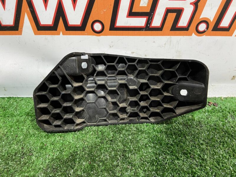 LR162744 Dead Zone Sensor Bracket Range Rover Velar L560 (2018-) Used cost 42,5 € in stock 1 pcs.