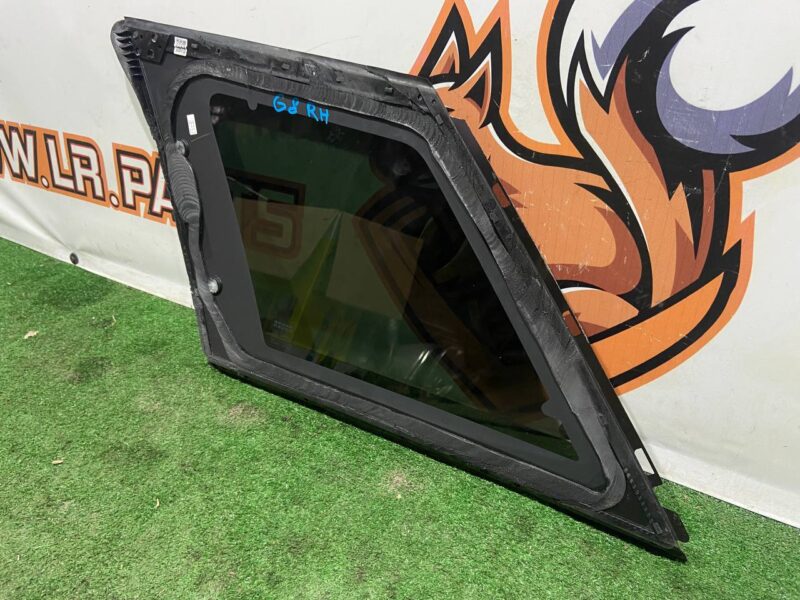 LR165468 Side right rear glass in the body Range Rover Sport L494 (2014-2022) Used cost 150 € in stock 1 pcs.