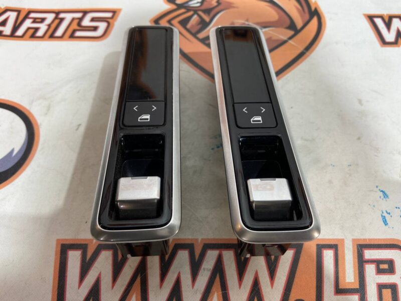LR166302 Rear Door Window Lifter Button Range Rover L405 (2013-2021) Used cost 30 € in stock 5 pcs.