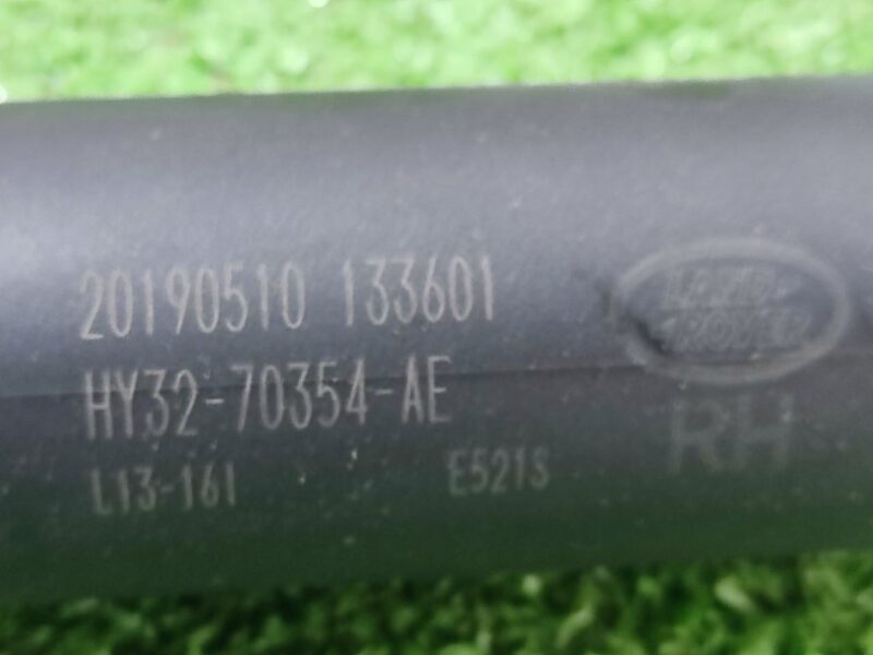 LR167022 Powered tailgate trunk strut right Land Rover Discovery 5 L462 used cost 120 € in stock 4 pcs.