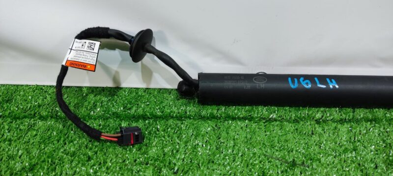 LR167023 Powered tailgate trunk strut left Land Rover Discovery 5 L462 used cost 116 € in stock 5 pcs.