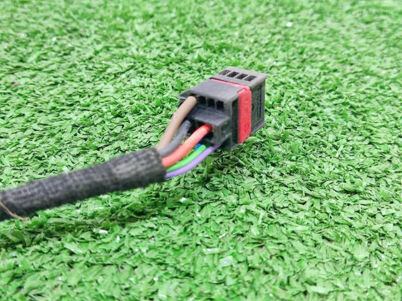 LR167023 Powered tailgate trunk strut left Land Rover Discovery 5 L462 used cost 116 € in stock 5 pcs.