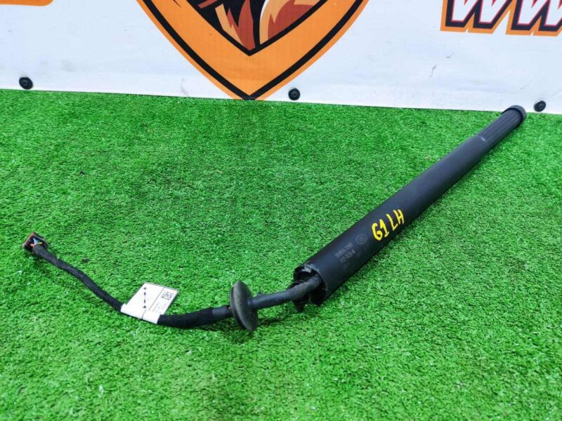 LR167023 Powered tailgate trunk strut left Land Rover Discovery 5 L462 used cost 116 € in stock 5 pcs.