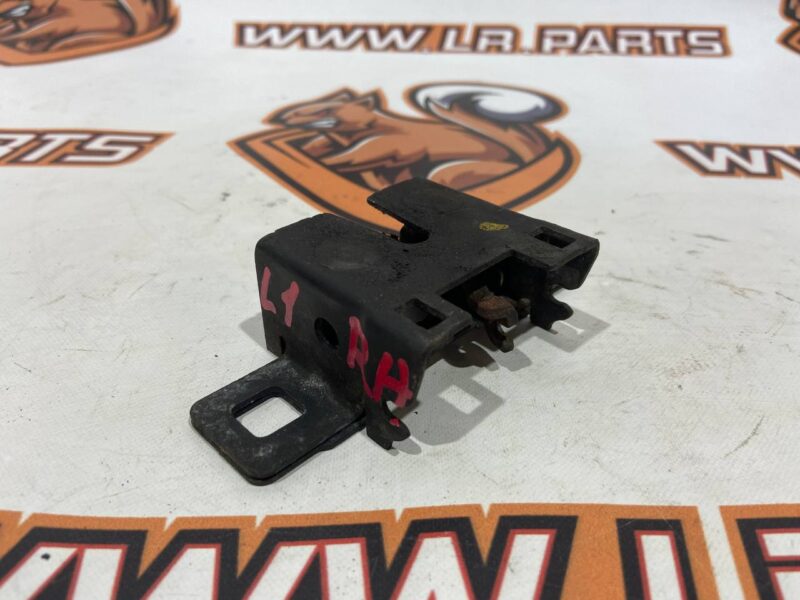 LR173840 Hood lock left Range Rover Sport L494 (2014-2022) used cost 20 € in stock 23 pcs.