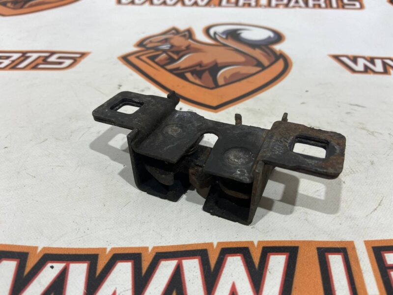 LR173840 Hood lock left Range Rover Sport L494 (2014-2022) used cost 20 € in stock 23 pcs.