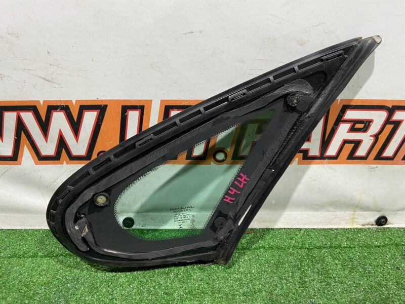 T2H10767 Glass in the body side left rear Jaguar XF X260 (2015-) used cost 150 € in stock 1 pcs.
