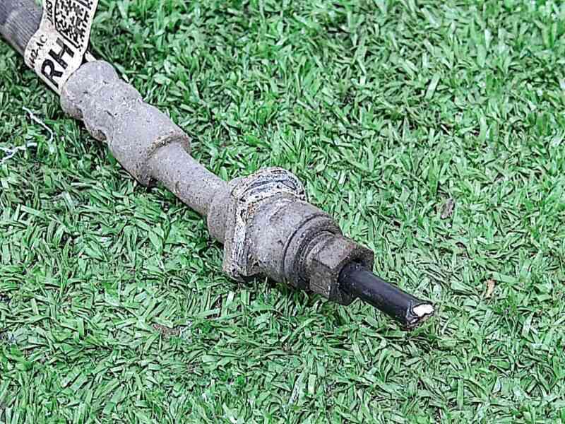 T2H17337 Brake Hose Rear Right Jaguar F-Pace X761 (2017-) Used cost 25 € in stock 1 pcs.