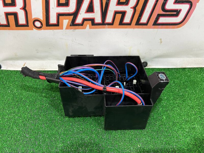 T2H23830 Fuse box Jaguar I-Pace (2018-) Used cost 80 € in stock 1 pcs.
