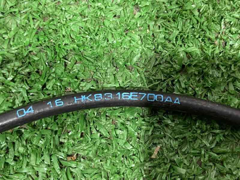 T2H24630 Bonnet cable between hooks Jaguar F-Pace X761 (2017-) Used cost 18 € in stock 16 pcs.