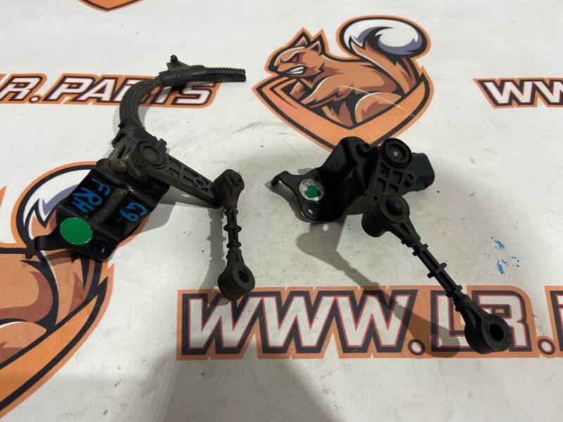 T2H3166 Body position sensor front right Jaguar F-Pace Used cost 50 € in stock 2 pcs.
