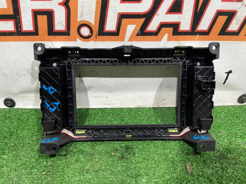 T2H3584 Radio frame Jaguar F-Pace X761 (2017-) used cost 100 € in stock 1 pcs.