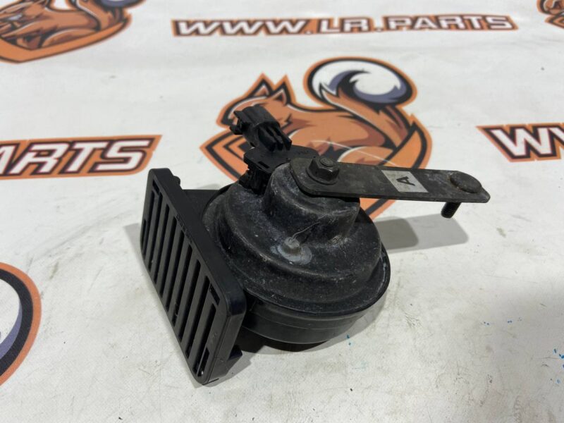 T2H36398 Horn low frequency signal Jaguar F-Pace X761 used cost 35 € in stock 7 pcs.