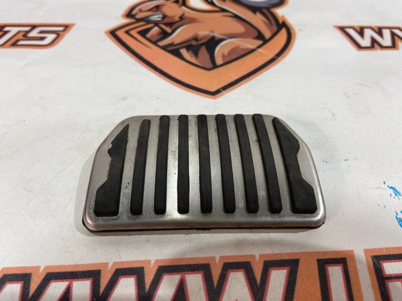 T2H3746 Brake pad Jaguar F-Pace X761 (2017-) used cost 40 € in stock 1 pcs.