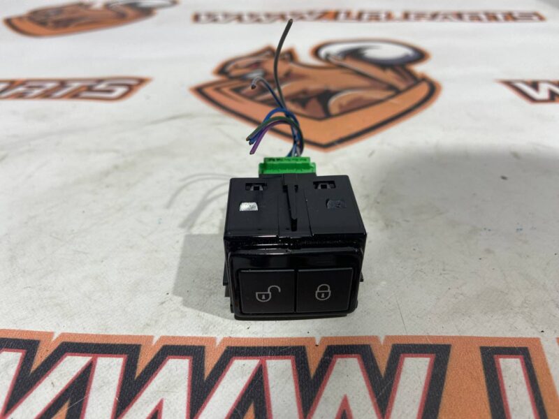 T2H4025 Central locking button Jaguar F-Pace X761 (2017-) used cost 10 € in stock 2 pcs.