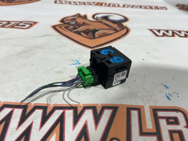 T2H4025 Central locking button Jaguar F-Pace X761 (2017-) used cost 10 € in stock 2 pcs.