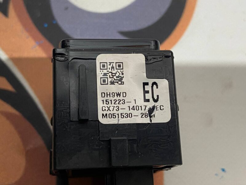 T2H4025 Central locking button Jaguar F-Pace X761 (2017-) used cost 10 € in stock 2 pcs.