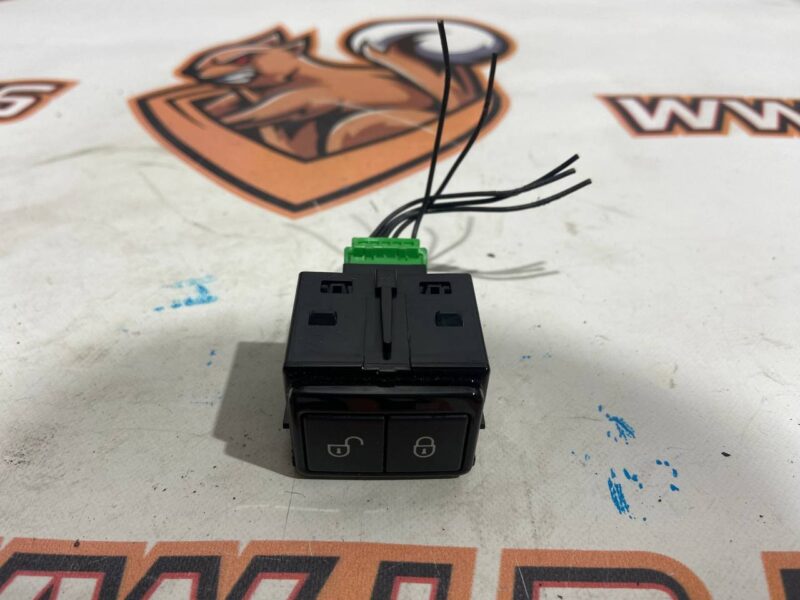 T2H4025 Central locking button Jaguar F-Pace X761 (2017-) used cost 10 € in stock 2 pcs.