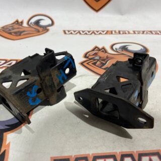 T2H42340 Used JAGUAR F-PACE front subframe bracket cost 21,31 € in stock 1 pcs.