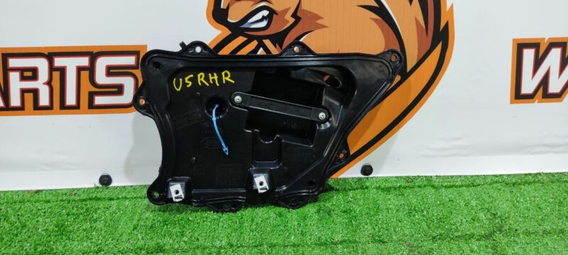 T2H46418 Window lifter Bracket Rear right JAGUAR F-PACE Used cost 30 € in stock 1 pcs.