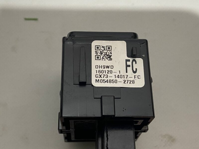 T2H6078 Front right door lock button Jaguar F-Pace X761 (2017-) used cost 18 € in stock 1 pcs.