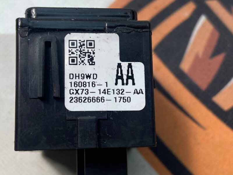 T2H6560 Cruise control switch Jaguar F-Pace X761 (2017-) used cost 30 € in stock 7 pcs.