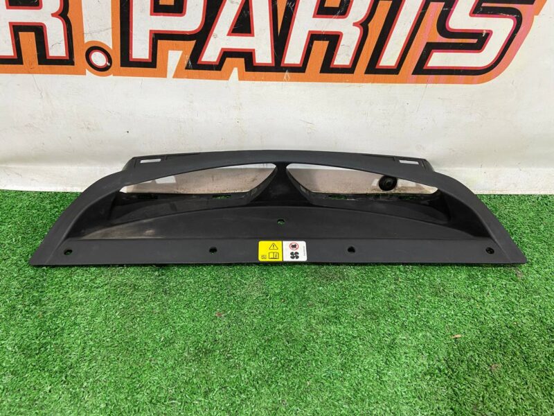 T2H6634 Used JAGUAR F-PACE air duct cost 35 € in stock 5 pcs.