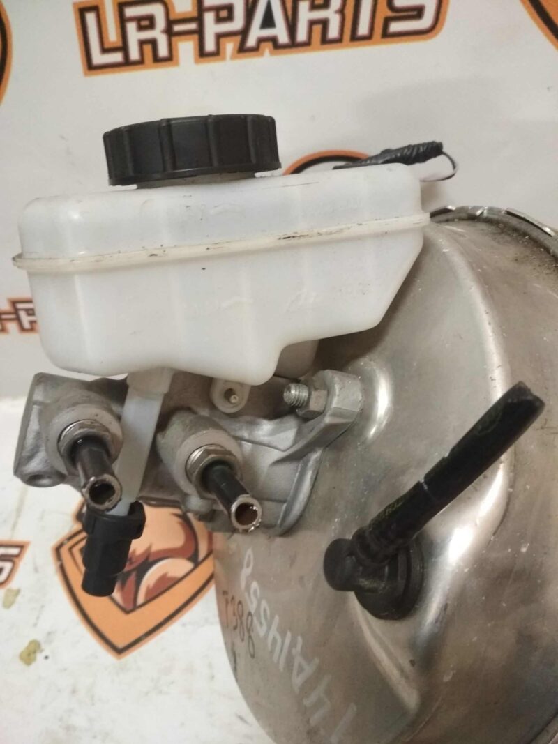 T2H7388 Brake master cylinder tank RANGE ROVER VELAR (L560) Used cost 180 € in stock 3 pcs.
