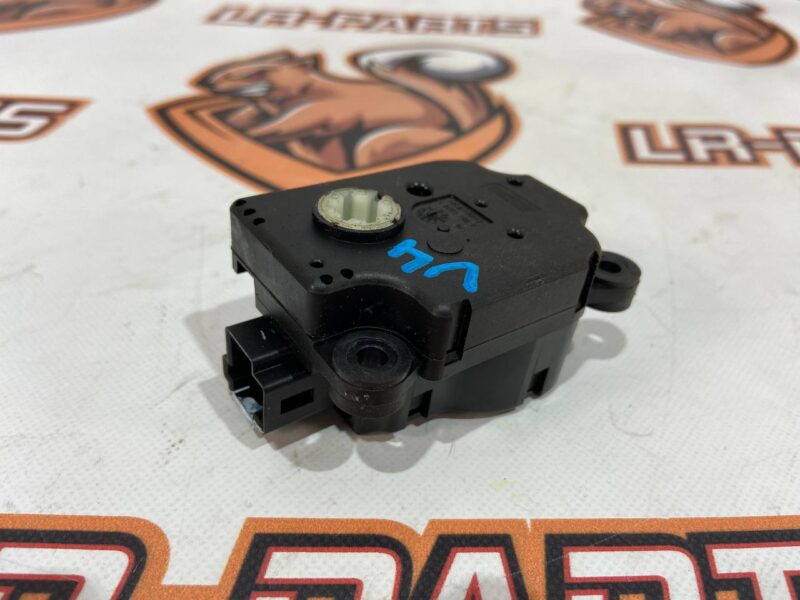 T2H8157 Stepper motor Jaguar F-Pace X761 (2017-) used cost 50 € in stock 1 pcs.