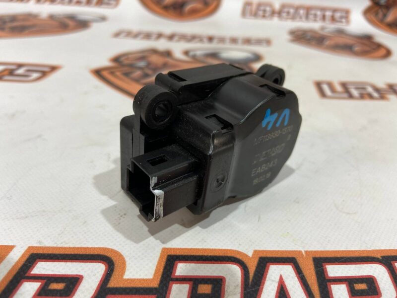 T2H8157 Stepper motor Jaguar F-Pace X761 (2017-) used cost 50 € in stock 1 pcs.