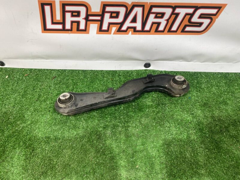 T4A1004 Rear upper lever Jaguar F-Pace X761 (2017-) USED cost 60 € in stock 13 pcs.