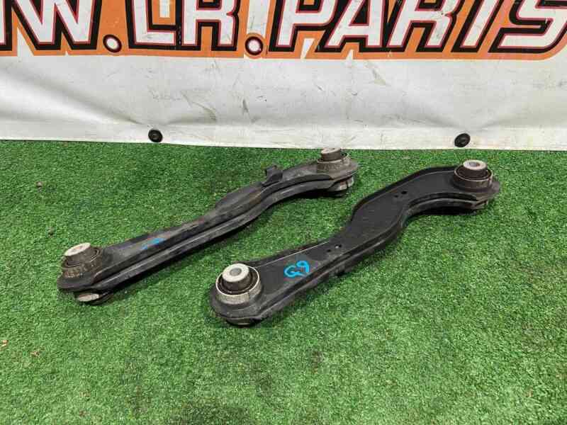 T4A1004 Rear upper lever Jaguar F-Pace X761 (2017-) USED cost 60 € in stock 13 pcs.